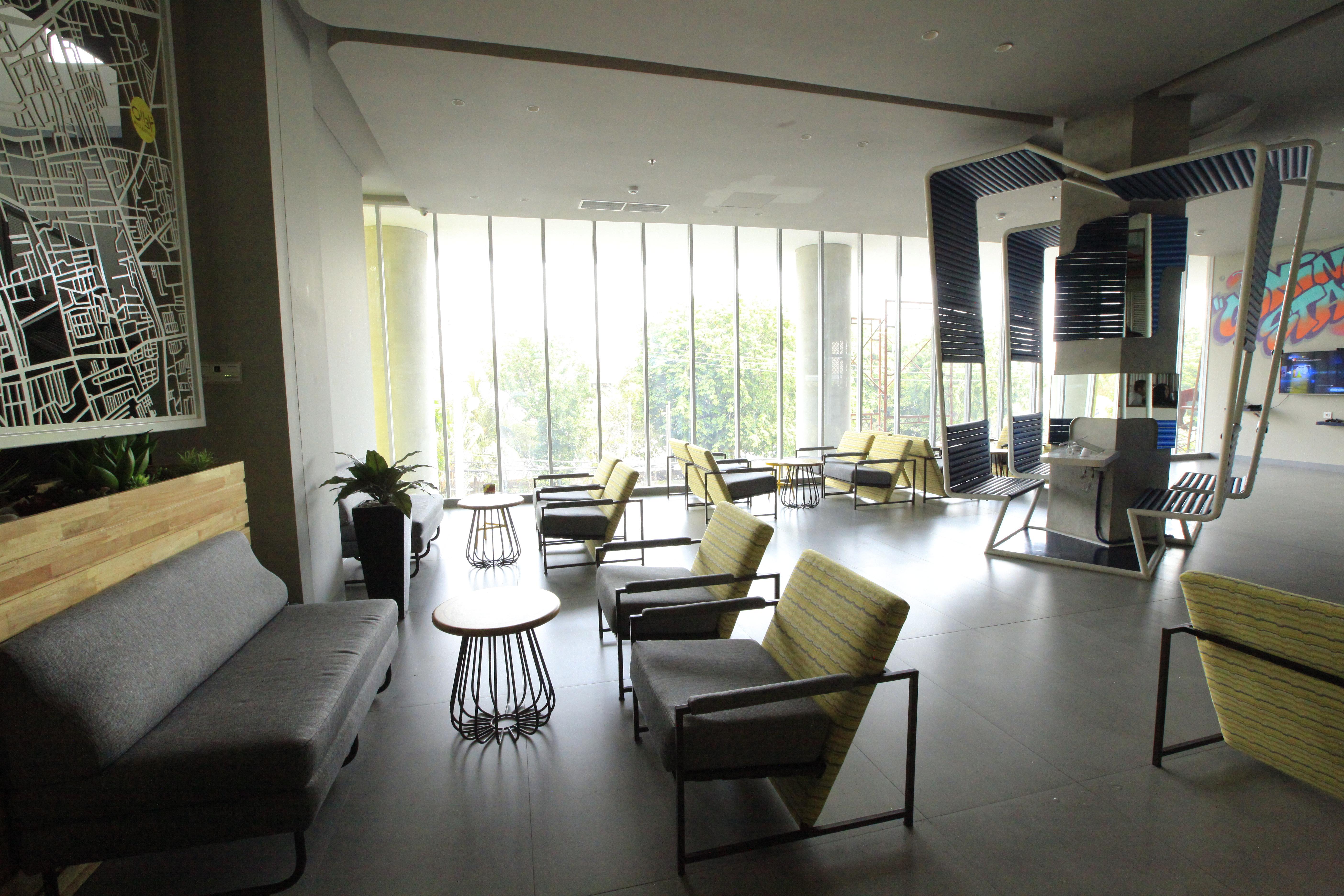 Yello Hotel Jemursari Surabaya Eksteriør billede