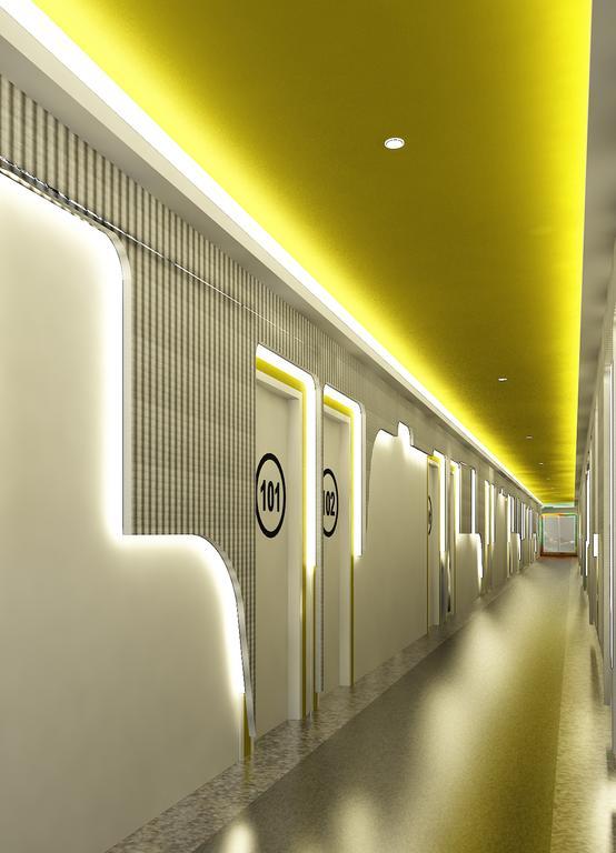 Yello Hotel Jemursari Surabaya Værelse billede