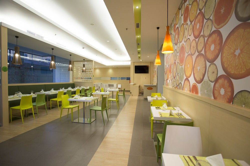 Yello Hotel Jemursari Surabaya Eksteriør billede