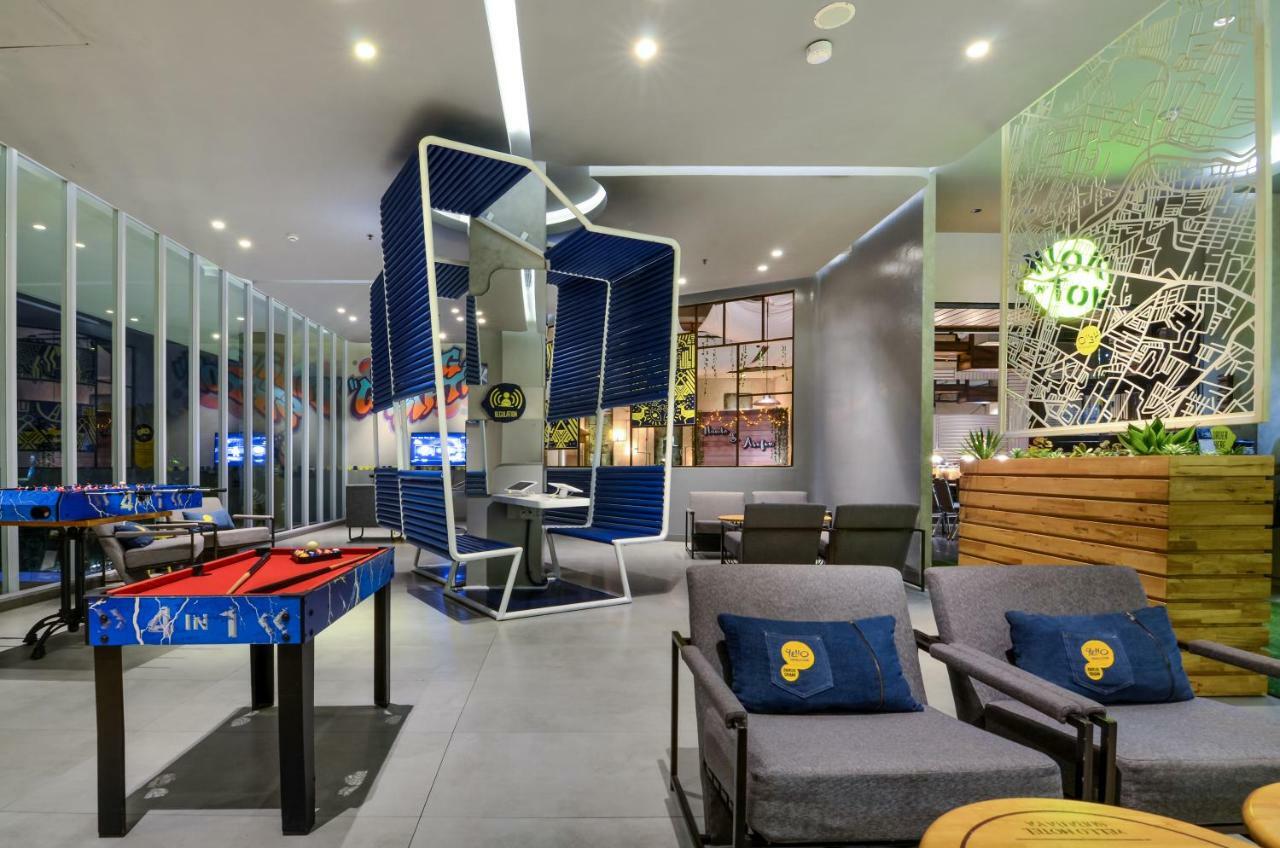 Yello Hotel Jemursari Surabaya Eksteriør billede