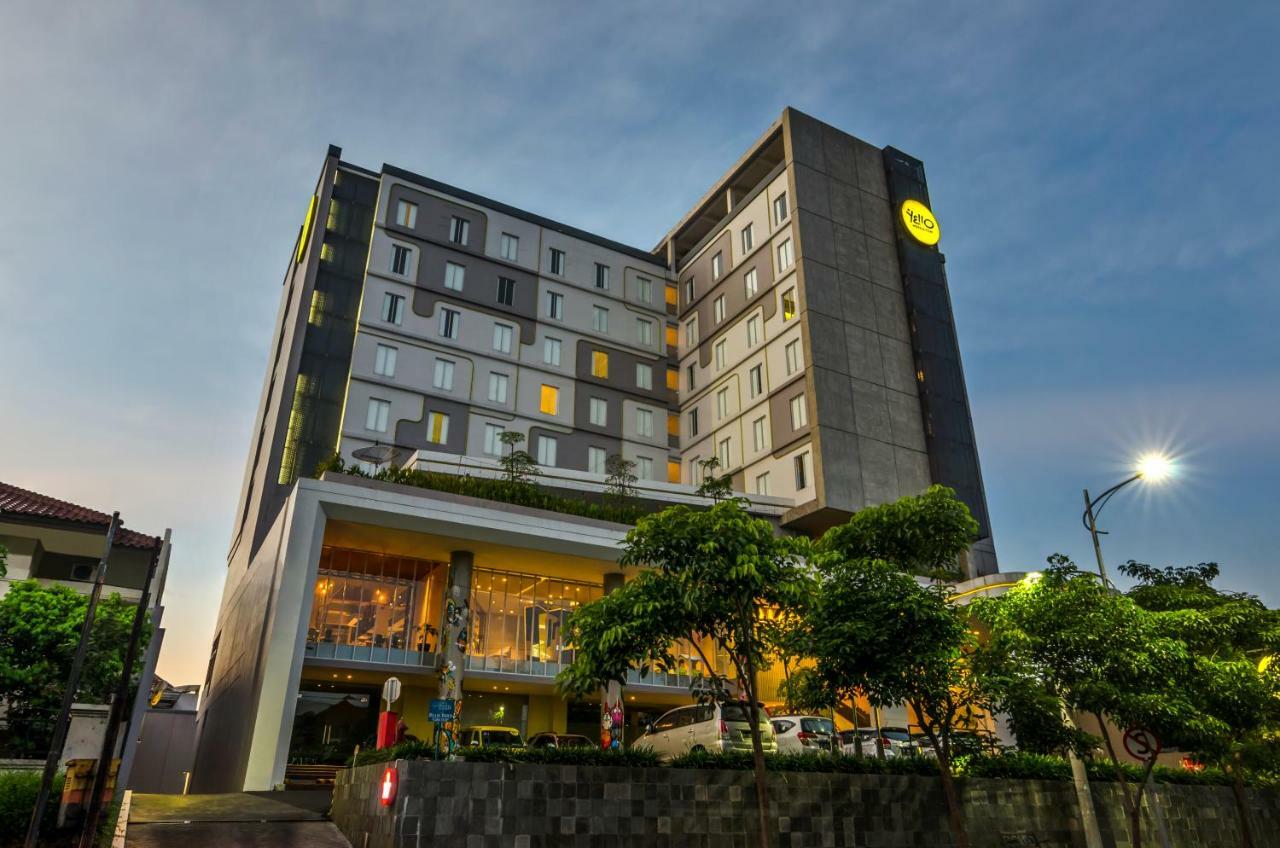 Yello Hotel Jemursari Surabaya Eksteriør billede