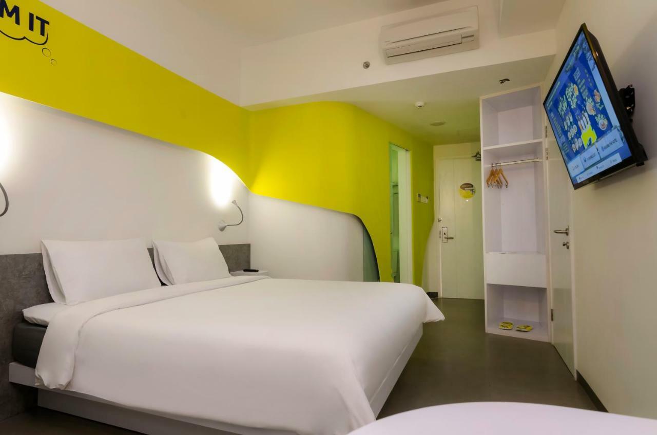 Yello Hotel Jemursari Surabaya Eksteriør billede