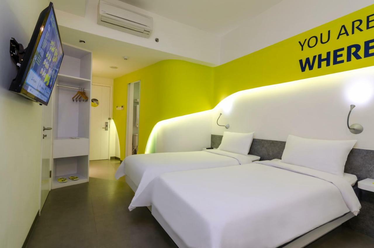 Yello Hotel Jemursari Surabaya Eksteriør billede