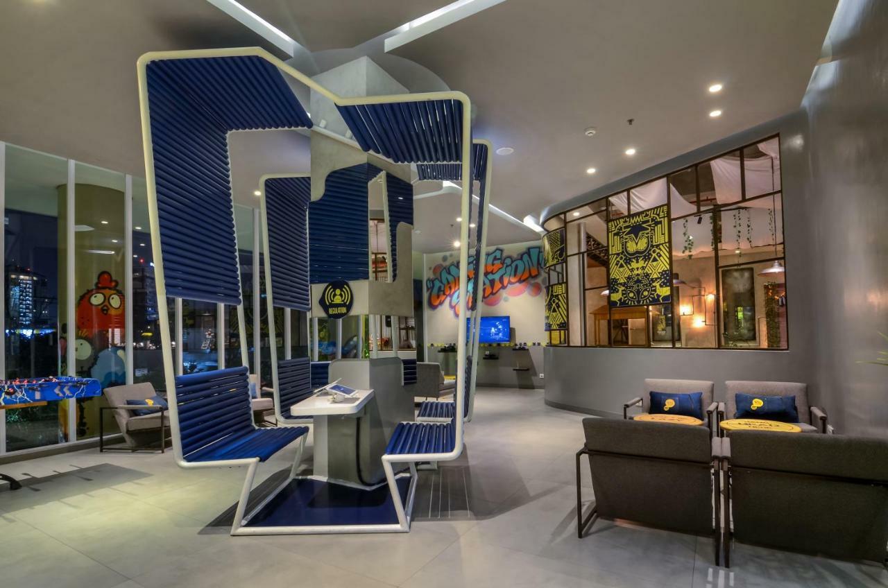 Yello Hotel Jemursari Surabaya Eksteriør billede